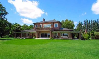 Venta campo de 58hs con casco moderno en Lobos
