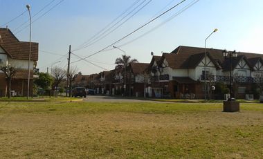 CASA EN VENTA EN BARRIO CERRADO DE 4 AMBIENTES GRAL. MIGUEL SOLER  1050 (ALMIRANTE BROWN)