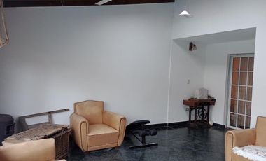 CASA EN VENTA EN BARRIO CERRADO DE 4 AMBIENTES GRAL. MIGUEL SOLER  1050 (ALMIRANTE BROWN)