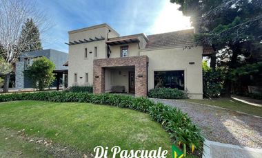 VENTA Chalet en 2 Plantas sobre 660 m2 en Country Club Banco Provincia