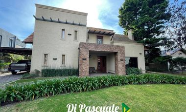 VENTA Chalet en 2 Plantas sobre 660 m2 en Country Club Banco Provincia
