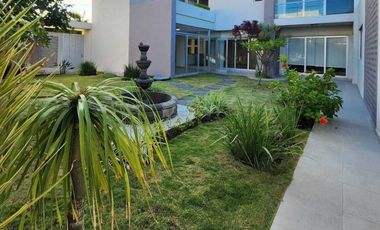Casa en VENTA jardin de 200 m2 en LOMAS DIAMANTE