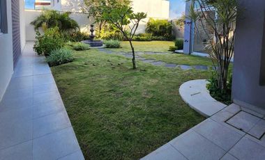 Casa en VENTA jardin de 200 m2 en LOMAS DIAMANTE