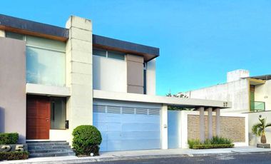 Casa en VENTA jardin de 200 m2 en LOMAS DIAMANTE