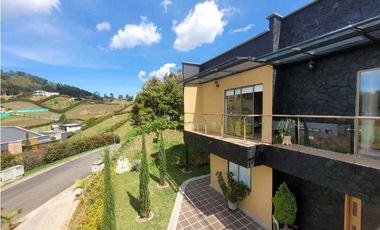 Venta de Casa en Unidad Cerrada via Don Diego la Ceja