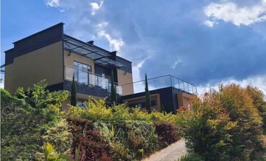 Venta de Casa en Unidad Cerrada via Don Diego la Ceja