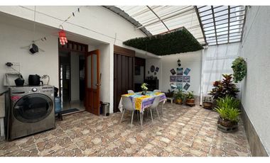 Hermosa casa de dos pisos en venta Barrio Santa Ana Palmira Valle