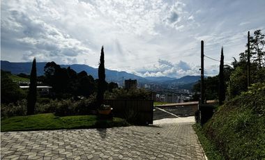CASA CAMPESTRE EN VENTA A SOLO 10 MINUTOS DEL PARQUE DE SABANETA
