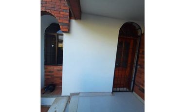 SE ARRIENDA APARTAMENTO BARRIO LOS CORTIJOS