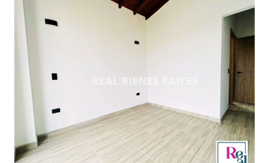 VENDO CASA MEDIANERA EN UNIDAD ABIERTA EN LA CEJA, ANTIOQUIA