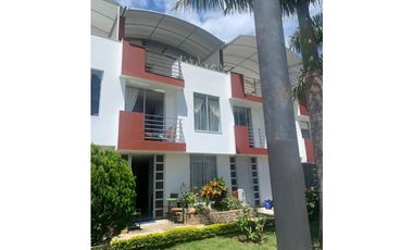 Se vende hermosa casa en Conjunto Cerrado