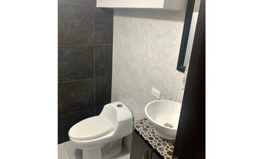 Se vende hermosa casa en Conjunto Cerrado