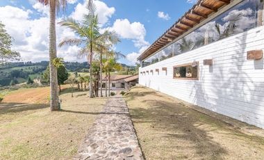 Casa Amoblada en alquiler Medellin, las Palmas.
