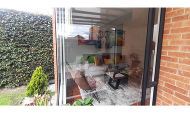 RENTAMOS CASA ESQUINERA.EN HACIENDA FONTANAR IMPECABLE.