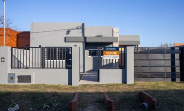2 casas a estrenar en Lobos, Bs As