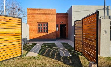 2 casas a estrenar en Lobos, Bs As