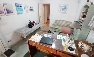 OFICINA EN VENTA EN MORON SUR - EXCELENTE UBICACION