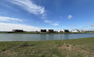 Lote a la Laguna en Los Puentes - Nordelta