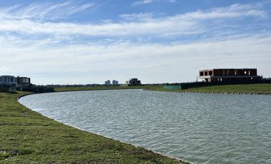 Lote a la Laguna en Los Puentes - Nordelta