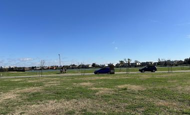 Lote a la Laguna en Los Puentes - Nordelta