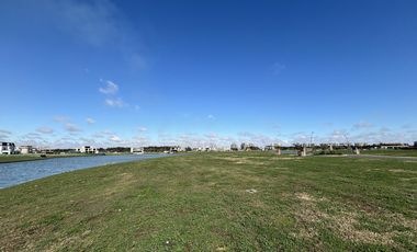 Lote a la Laguna en Los Puentes - Nordelta