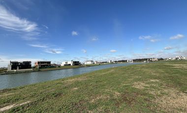 Lote a la Laguna en Los Puentes - Nordelta