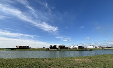Lote a la Laguna en Los Puentes - Nordelta
