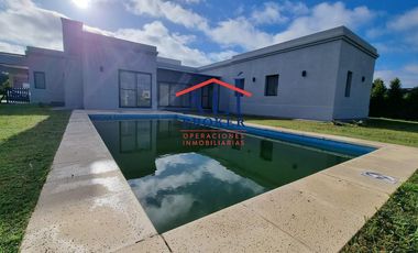 CASA EN ALTOS DE CAMPO GRANDE