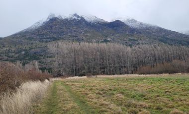 Chacra Sobre ruta 40 - El Hoyo - Chubut - 1.9 hectareas con Arroyo permanente