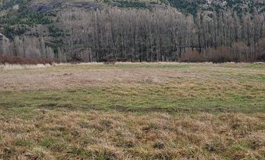 Chacra Sobre ruta 40 - El Hoyo - Chubut - 1.9 hectareas con Arroyo permanente