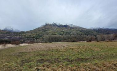 Chacra Sobre ruta 40 - El Hoyo - Chubut - 1.9 hectareas con Arroyo permanente