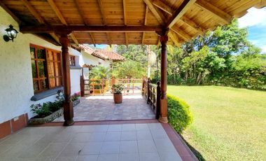 CASA FINCA EN VENTA GUATAPE
