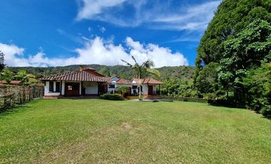CASA FINCA EN VENTA GUATAPE