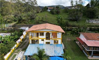 HOTEL AMOBLADO EN VENTA GUATAPÉ