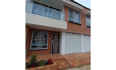 CASA EN VENTA PARA ESTRENAR LA CEJA