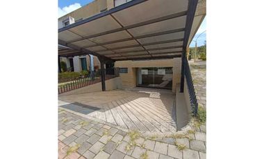 SE VENDE AMPLIO APARTAMENTO EN MARINILLA