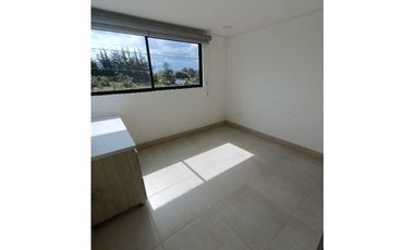 SE VENDE AMPLIO APARTAMENTO EN MARINILLA