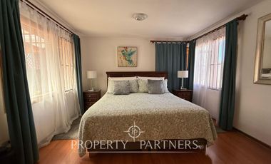 Casa Esquina con Excelente Ubicación Estratégica