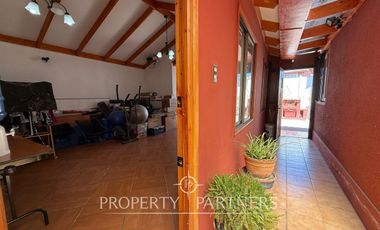 Casa Esquina con Excelente Ubicación Estratégica