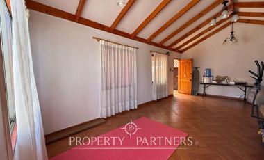 Casa Esquina con Excelente Ubicación Estratégica