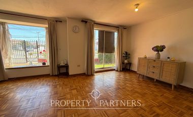 Casa Esquina con Excelente Ubicación Estratégica