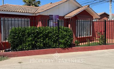 Casa Esquina con Excelente Ubicación Estratégica