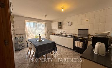 Casa Esquina con Excelente Ubicación Estratégica