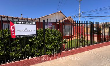 Casa Esquina con Excelente Ubicación Estratégica