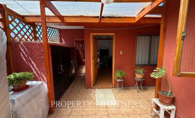 Casa Esquina con Excelente Ubicación Estratégica