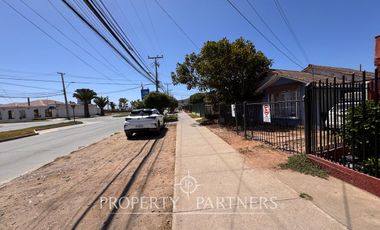 Casa Esquina con Excelente Ubicación Estratégica