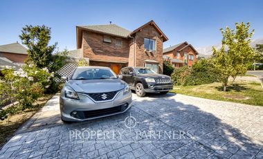 Hermosa casa en venta en familiar condominio, Las Pircas, Peñalolén