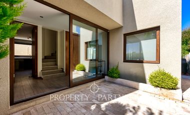 Casa moderna en excelente estado en condominio consolidado de Piedra Roja