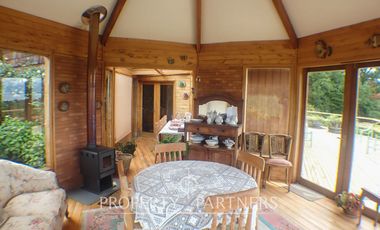 Linda casa con vista al lago cerca de Futrono