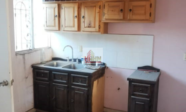 *Jalisco, Zapopan, Los Molinos, Casa para Remodelar en Venta.*